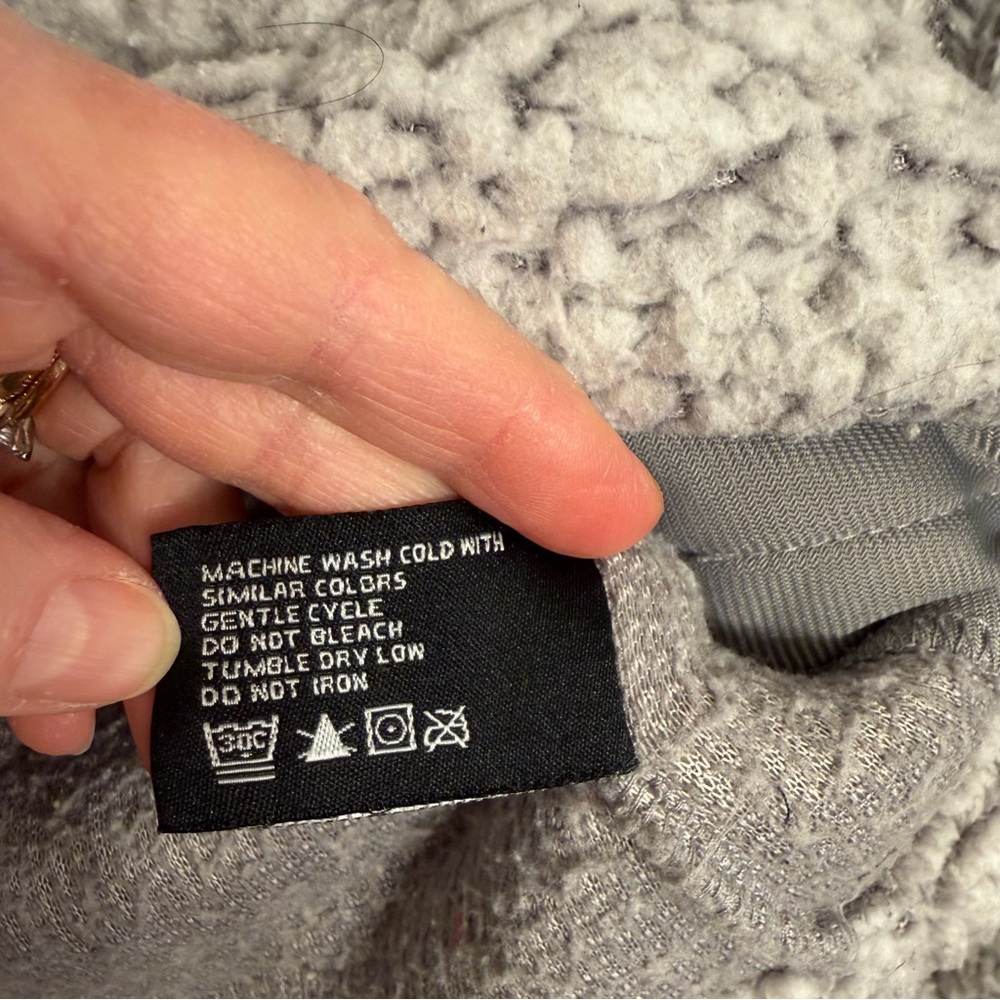 Altar'd State S Gray and Cream Sherpa Hoodie With Front Pocket Quarter Zip - Picture 6 of 9